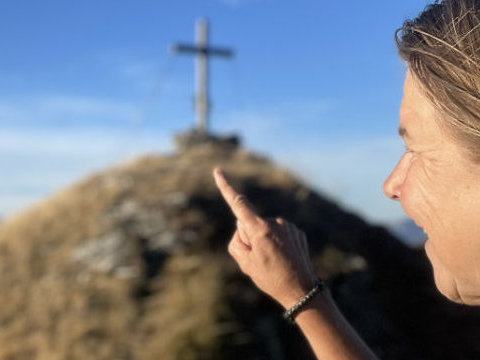 Gipfel-Challange: Raus aus dem Stillstand, diese Bergauszeit bringt Dir den Fortschritt, den Du Dir schon lange erhoffst. Ariane Pipke, Coach, München